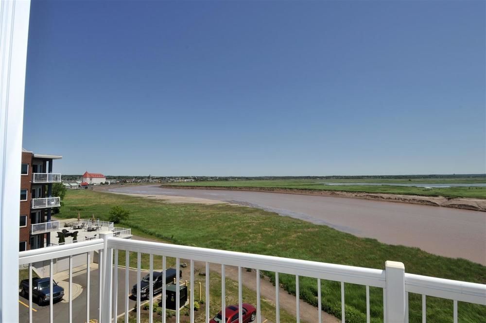 Premiere Suites Moncton Exterior foto