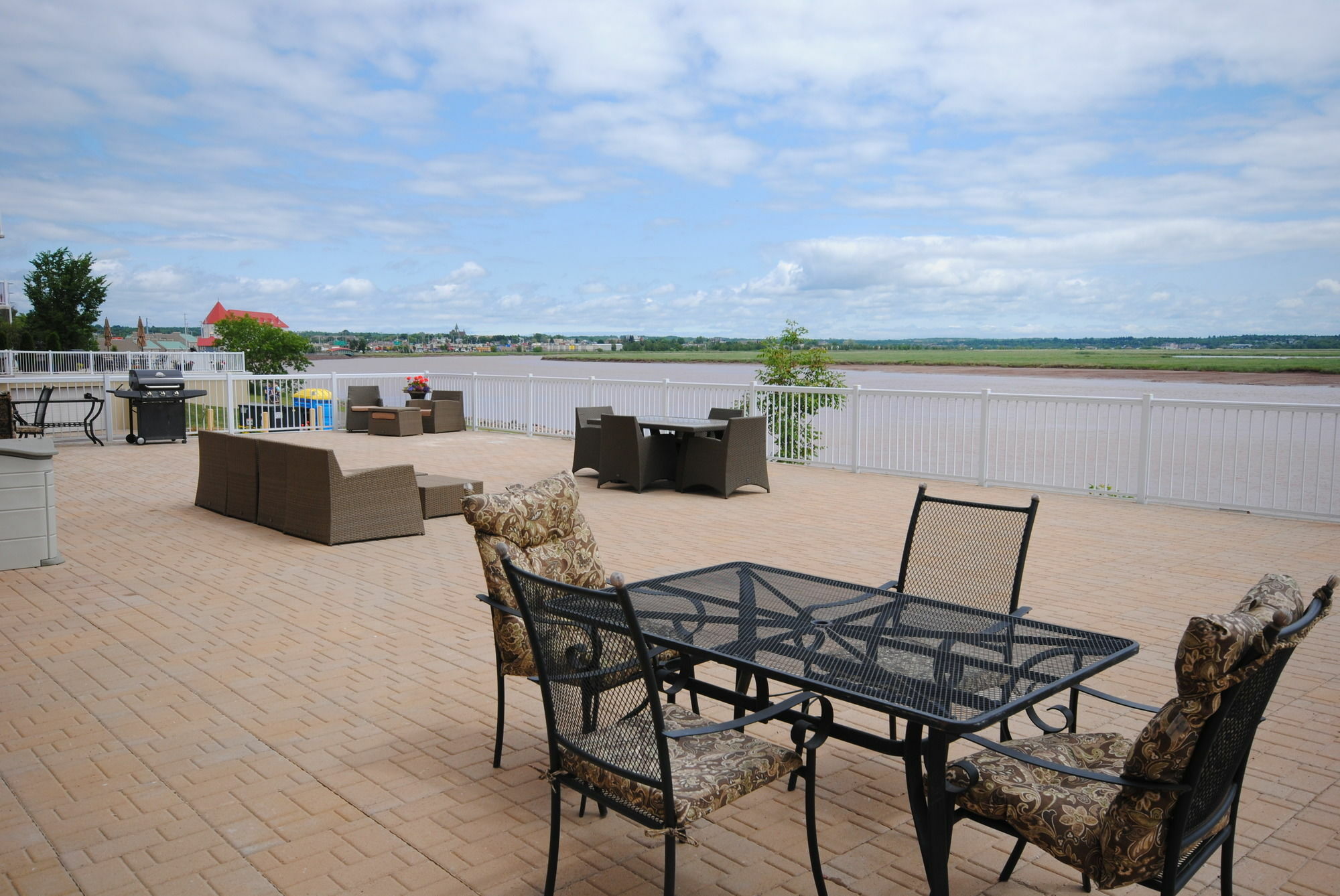 Premiere Suites Moncton Exterior foto